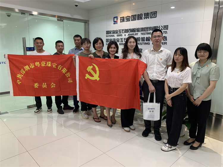 尊龙凯时党员代表合照.jpg